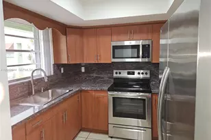 11071 NW 7th St, Miami, FL 33172 - Photo 9