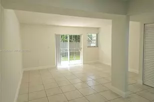 11071 NW 7th St, Miami, FL 33172 - Photo 21