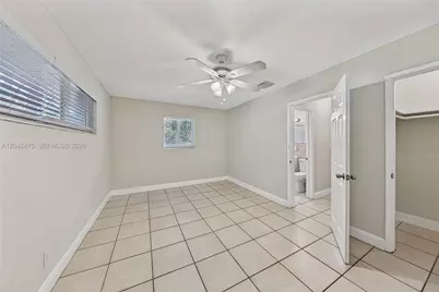 606 SW 16th St #Rear Cottage, Fort Lauderdale, FL 33315 - Photo 3