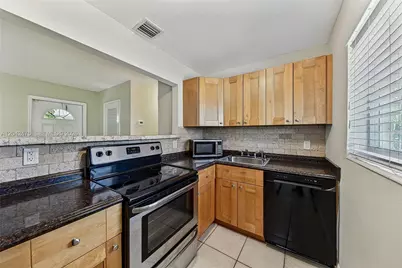 606 SW 16th St #Rear Cottage, Fort Lauderdale, FL 33315 - Photo 9