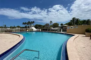 2000 NE 135th St, North Miami, FL 33181 - Photo 17