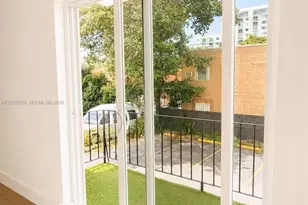 1021 NW 5th St, Miami, FL 33128 - Photo 5