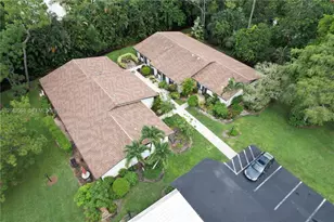 1001 Pine Isle Ln, Naples, FL 34112 - Photo 3