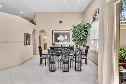 2733 Meadowood Dr, Weston, FL 33332 - Photo 13