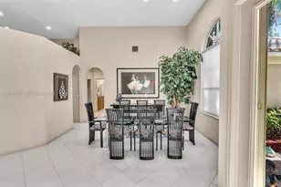 2733 Meadowood Dr, Weston, FL 33332 - Photo 13