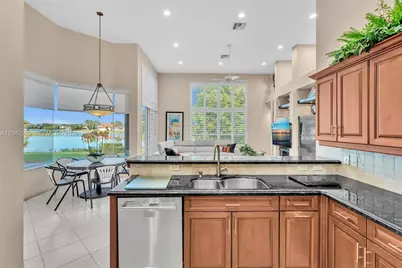 2733 Meadowood Dr, Weston, FL 33332 - Photo 9
