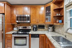 18805 W Lake Dr, Hialeah, FL 33015 - Photo 19