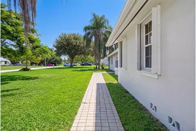 1728 NW 20th St, Homestead, FL 33030 - Photo 7