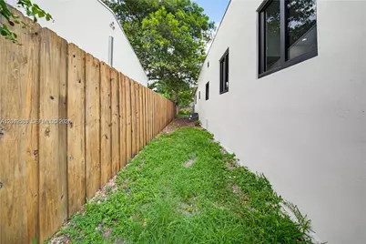 1021 NW 48th St, Miami, FL 33127 - Photo 31