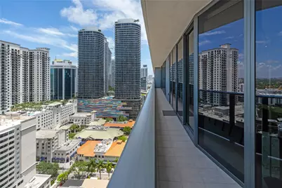 1000 Brickell Plz #2402, Miami, FL 33131 - Photo 21