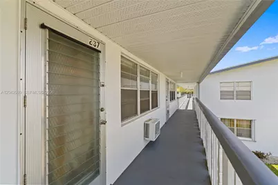 237 Camden J #237, West Palm Beach, FL 33417 - Photo 7