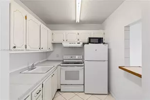237 Camden J, West Palm Beach, FL 33417 - Photo 5