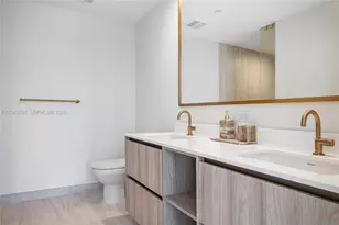77 SE 5th St, Miami, FL 33131 - Photo 9