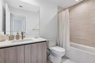 77 SE 5th St, Miami, FL 33131 - Photo 27
