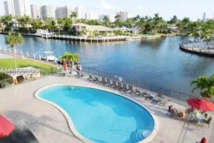 301 Golden Isles Dr, Hallandale Beach, FL 33009 - Photo 9
