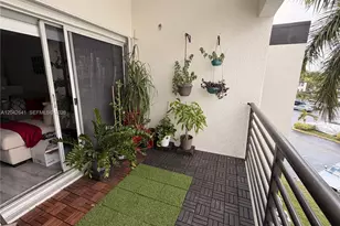 9731 Fontainebleau Blvd, Miami, FL 33172 - Photo 11