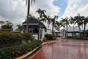 9731 Fontainebleau Blvd, Miami, FL 33172 - Photo 19