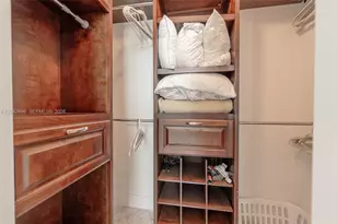 325 S Biscayne Blvd, Miami, FL 33131 - Photo 23