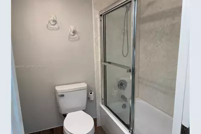 300 Berkley Rd #103, Hollywood, FL 33024 - Photo 23