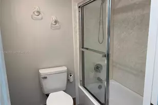 300 Berkley Rd, Hollywood, FL 33024 - Photo 23
