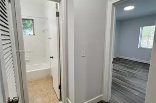 962 NW 6th St, Miami, FL 33136 - Photo 11