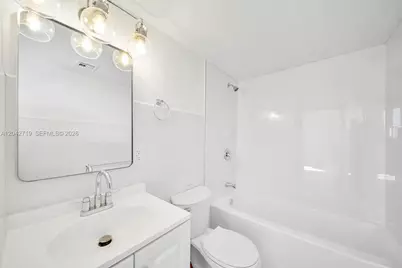 501 SW 1st St #502, Miami, FL 33130 - Photo 13