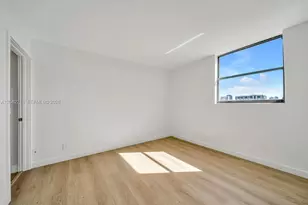 501 SW 1st St, Miami, FL 33130 - Photo 17
