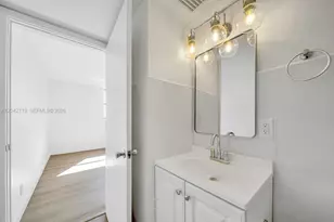 501 SW 1st St, Miami, FL 33130 - Photo 15
