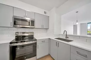 501 SW 1st St, Miami, FL 33130 - Photo 1