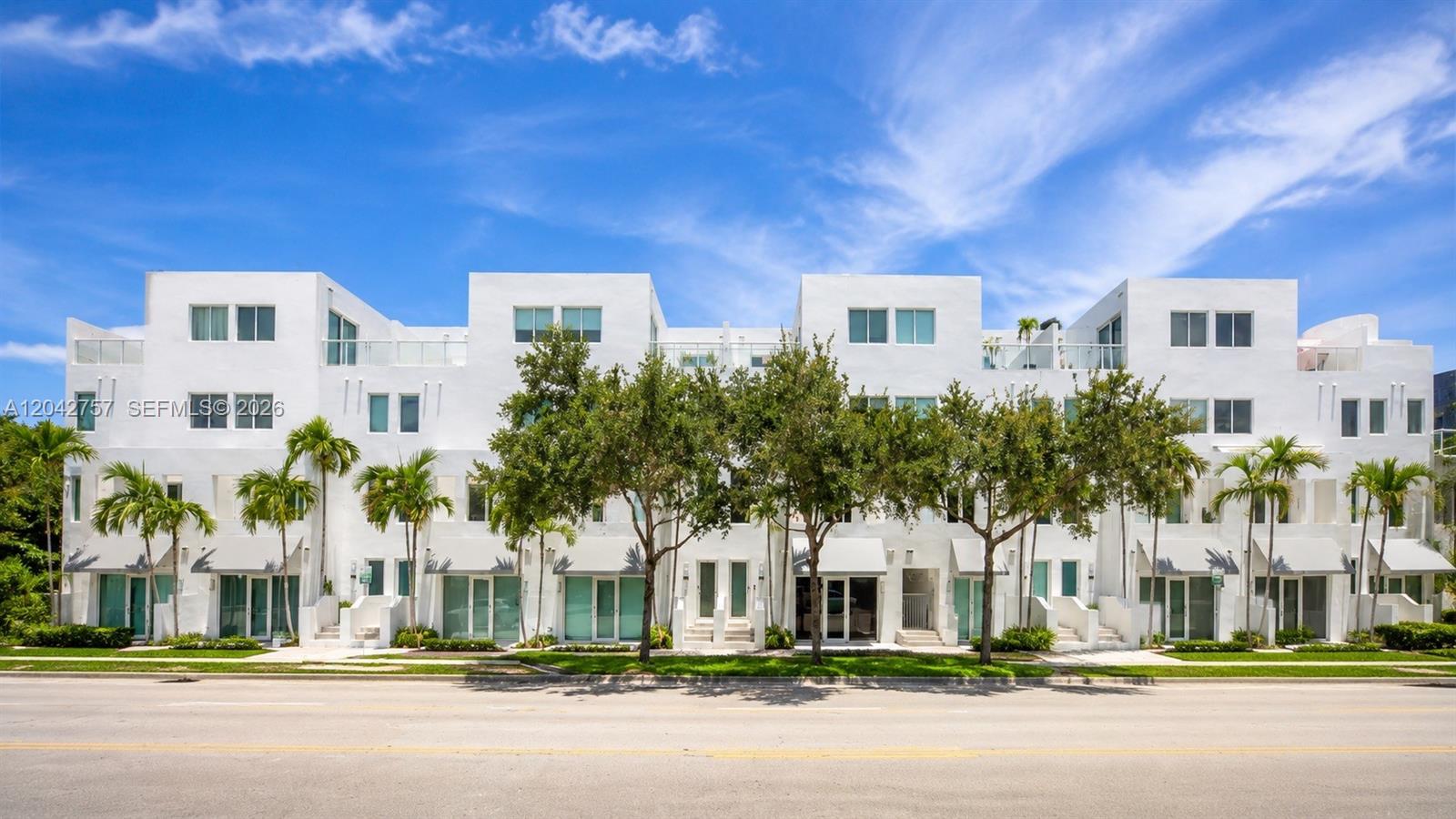 710 NE 3rd Ave main architectural view