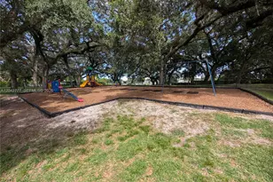 9495 Evergreen Pl, Davie, FL 33324 - Photo 47