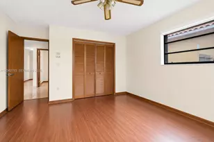 7365 N Augusta Dr, Hialeah, FL 33015 - Photo 19