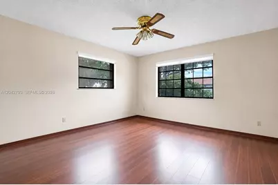 7365 N Augusta Dr, Hialeah, FL 33015 - Photo 31