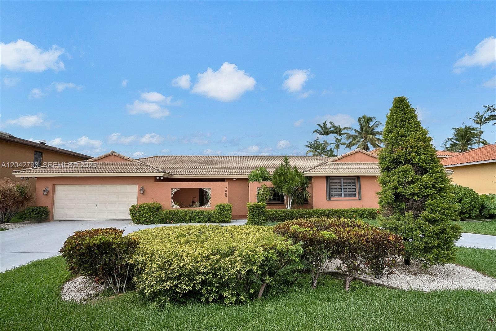 7365 N Augusta Dr - 7365 N Augusta Dr, Hialeah, FL 33015 Luxury Property | Jose Angel Pina