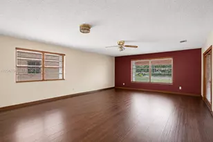 7365 N Augusta Dr, Hialeah, FL 33015 - Photo 15