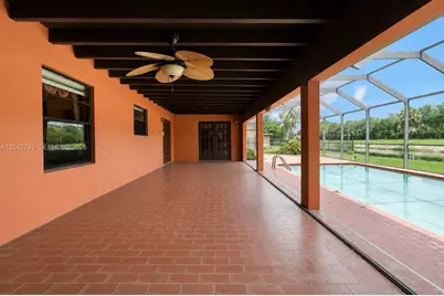 7365 N Augusta Dr, Hialeah, FL 33015 - Photo 35
