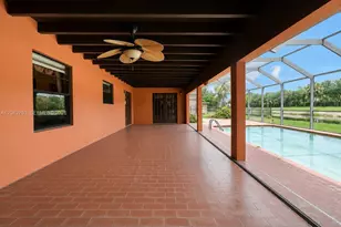 7365 N Augusta Dr, Hialeah, FL 33015 - Photo 35