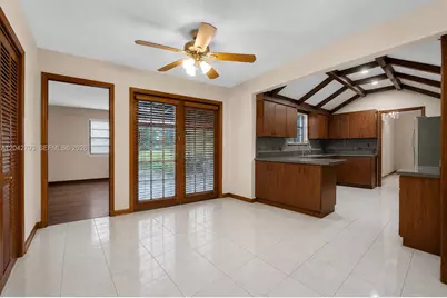 7365 N Augusta Dr, Hialeah, FL 33015 - Photo 7