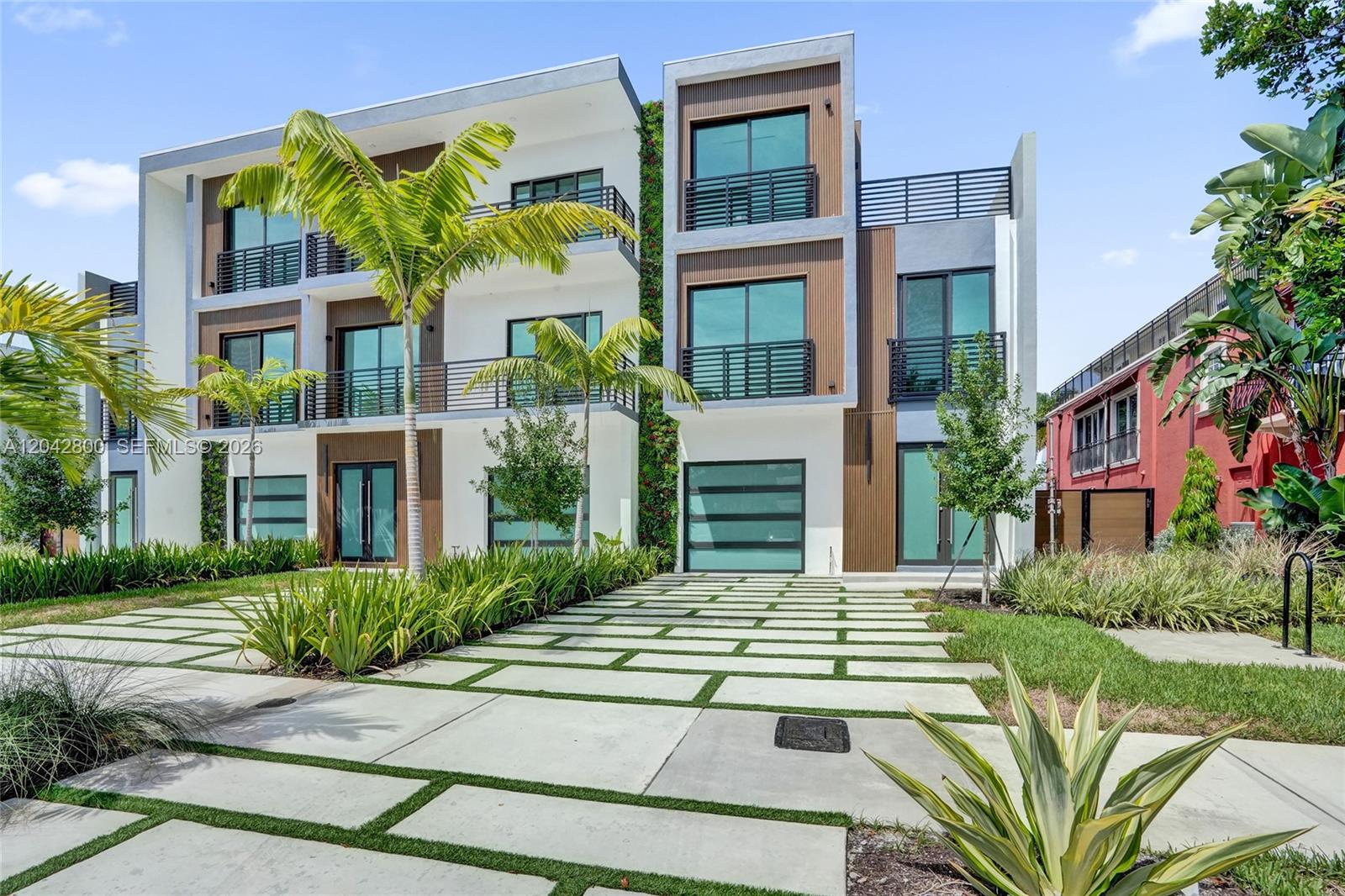 1825 NE 26th Ave #1 main architectural view