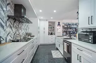 1581 Brickell Ave, Miami, FL 33129 - Photo 9