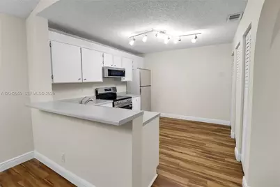 10111 W Sunrise Blvd #303, Plantation, FL 33322 - Photo 9