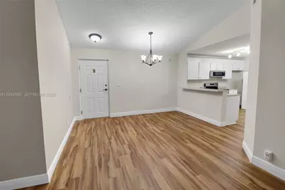 10111 W Sunrise Blvd #303, Plantation, FL 33322 - Photo 7