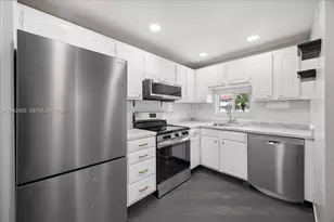 800 S Hollybrook Dr, Pembroke Pines, FL 33025 - Photo 3