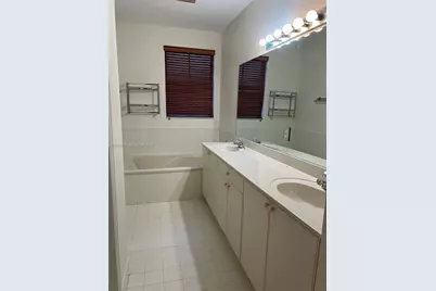 10861 NW 85th Ter, Doral, FL 33178 - Photo 17