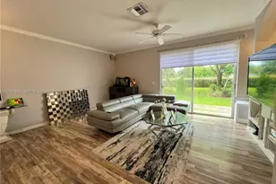 8917 NW 54th St, Sunrise, FL 33351 - Photo 9