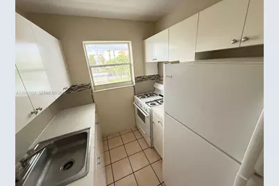 1255 W 49th Pl #H202, Hialeah, FL 33012 - Photo 7