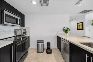 665 NE 25th St, Miami, FL 33137 - Photo 13