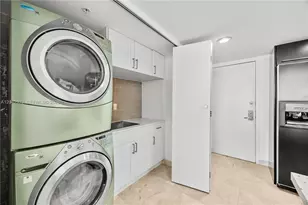 665 NE 25th St, Miami, FL 33137 - Photo 11
