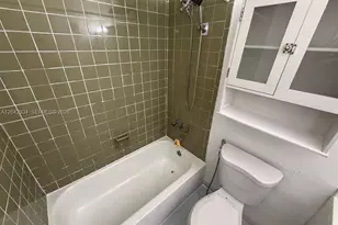 4370 NW 11th St, Miami, FL 33126 - Photo 9