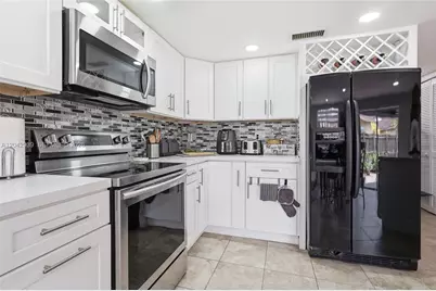 15652 SW 91st Ln, Miami, FL 33196 - Photo 15